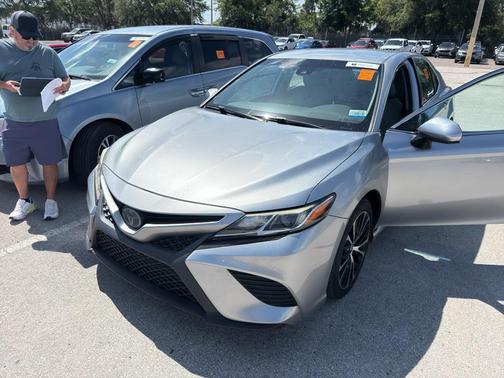 Celestial Silver Metallic 2019 Toyota Camry SE