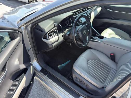 Celestial Silver Metallic 2019 Toyota Camry SE