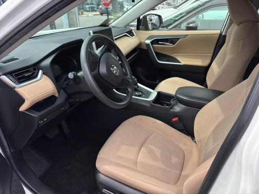 Ice Cap 2023 Toyota RAV4 Hybrid XLE