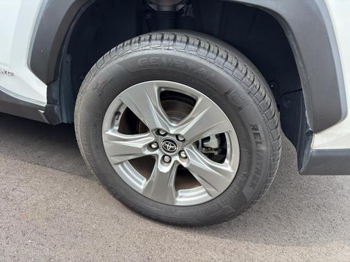 Ice Cap 2023 Toyota RAV4 Hybrid XLE