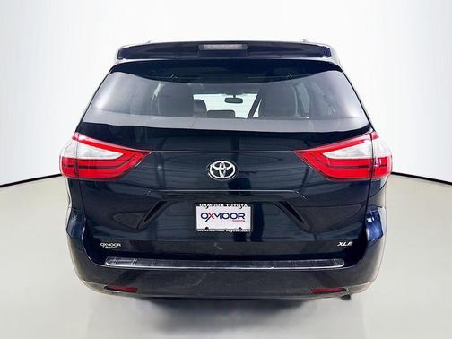 2016 Toyota Sienna XLE