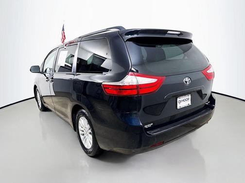 2016 Toyota Sienna XLE