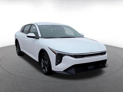 Snow White Pearl 2025 Kia K4 LXS