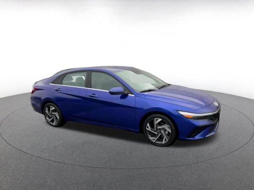 2025 Hyundai ELANTRA SEL