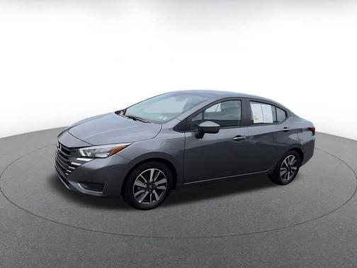 Gun Metallic 2025 Nissan Versa 1.6 SV
