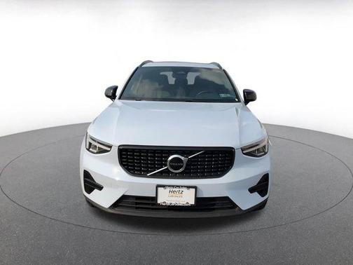 2024 Volvo XC40 CORE