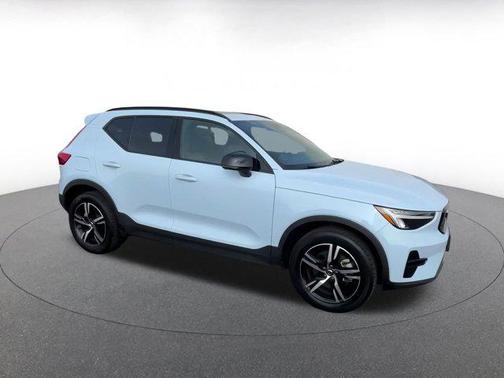 2024 Volvo XC40 CORE