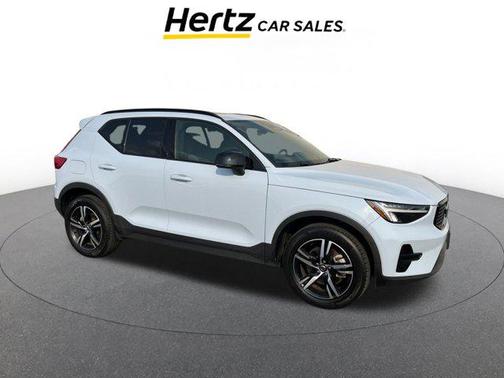 2024 Volvo XC40 CORE