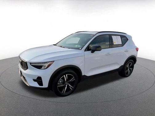2024 Volvo XC40 CORE