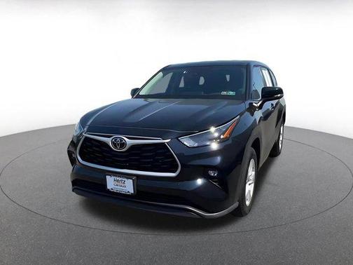 Midnight Black Metallic 2025 Toyota Highlander LE
