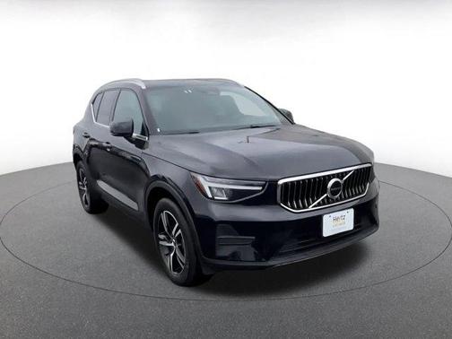 2024 Volvo XC40 CORE