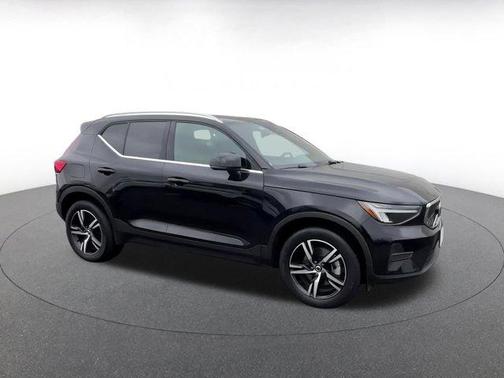 2024 Volvo XC40 CORE