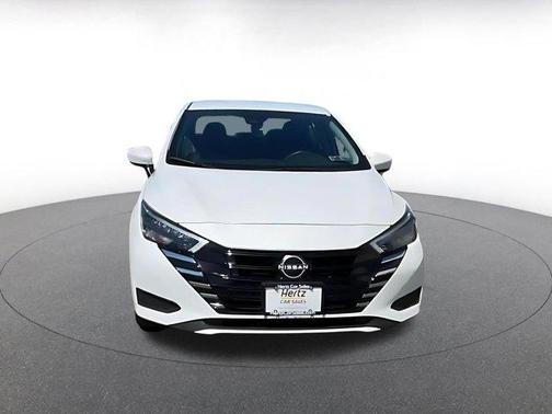 Aspen White Tricoat 2025 Nissan Versa 1.6 SV