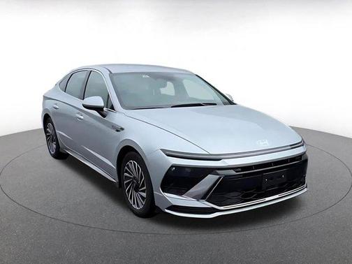 Aero Silver 2025 Hyundai SONATA Hybrid SE