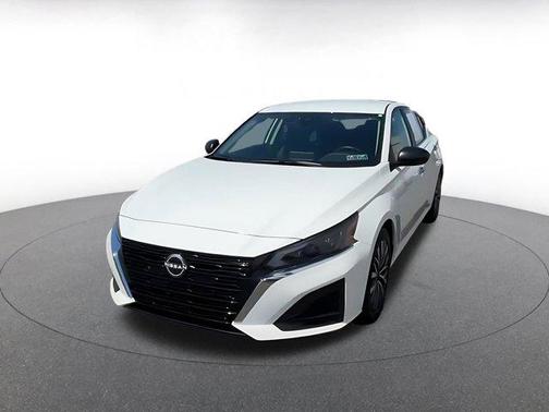 Glacier White 2025 Nissan Altima SV FWD