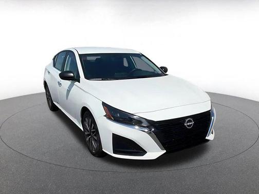 Glacier White 2025 Nissan Altima SV FWD
