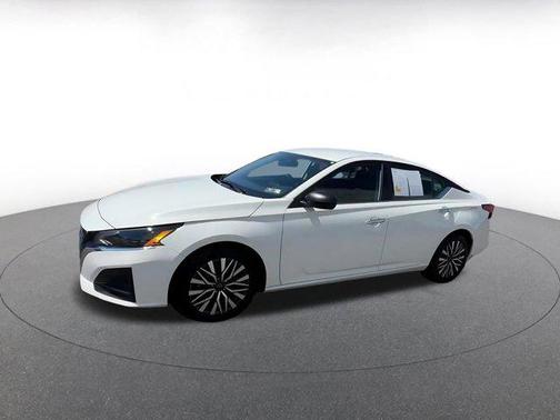 Glacier White 2025 Nissan Altima SV FWD