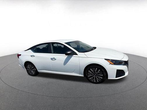 Glacier White 2025 Nissan Altima SV FWD