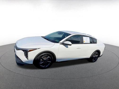 Snow White Pearl 2025 Kia K4 LXS