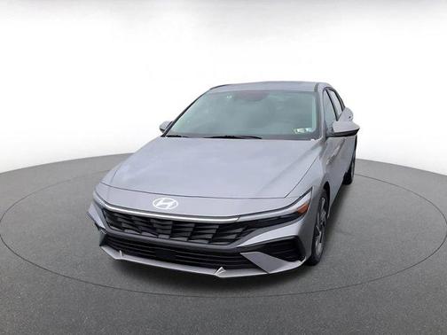 Fluid Metal 2025 Hyundai ELANTRA SEL