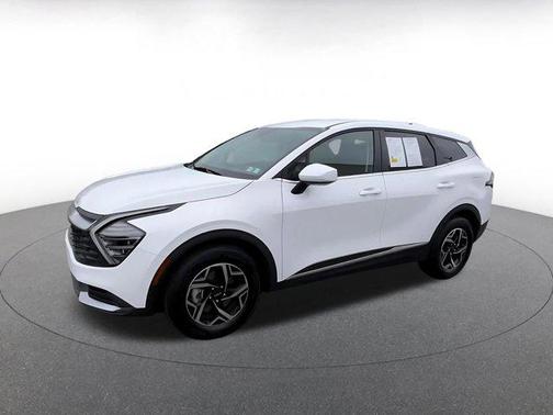 Glacial White Pearl 2025 Kia Sportage LX
