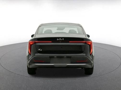 Aurora Black Pearl 2025 Kia K4 LXS