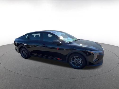 Aurora Black Pearl 2025 Kia K4 LXS
