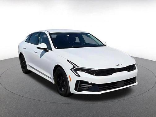 Snow White Pearl 2025 Kia K5 LXS