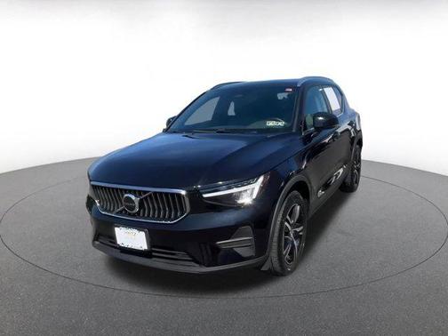 2024 Volvo XC40 CORE