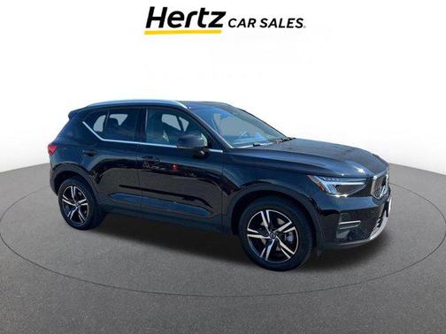 2024 Volvo XC40 CORE