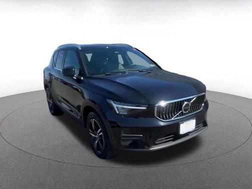 2024 Volvo XC40 CORE