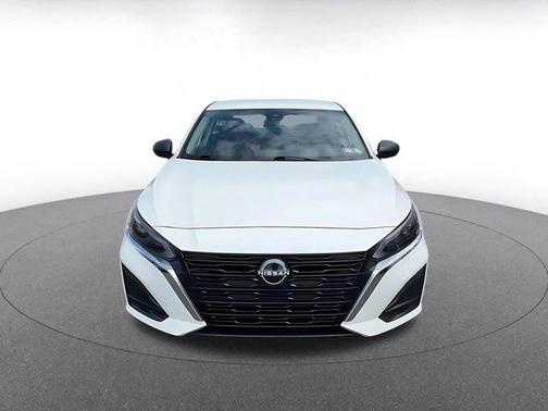 Glacier White 2025 Nissan Altima SV FWD