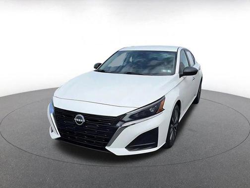 Glacier White 2025 Nissan Altima SV FWD