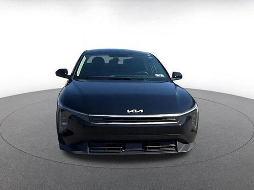 Aurora Black Pearl 2025 Kia K4 LXS