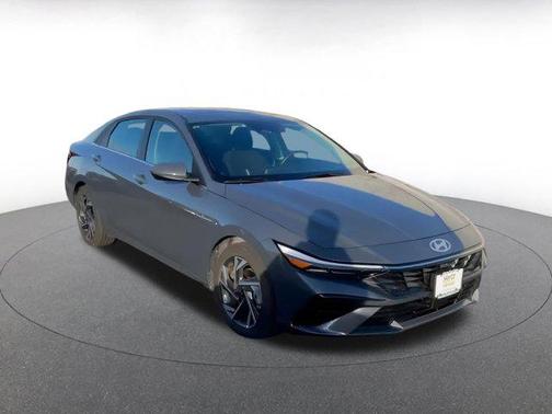 2025 Hyundai ELANTRA SEL