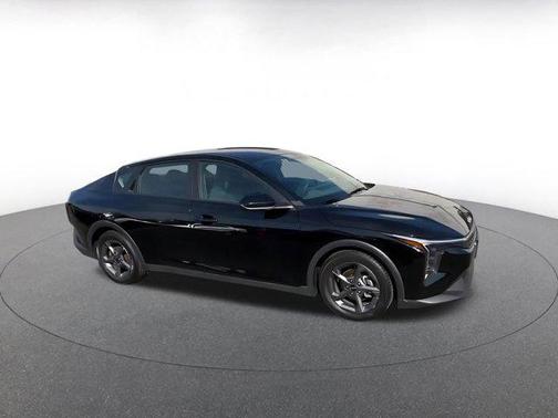 Aurora Black Pearl 2025 Kia K4 LXS