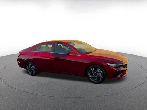 2025 Hyundai ELANTRA SEL