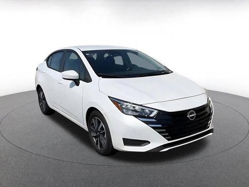 Aspen White Tricoat 2025 Nissan Versa 1.6 SV
