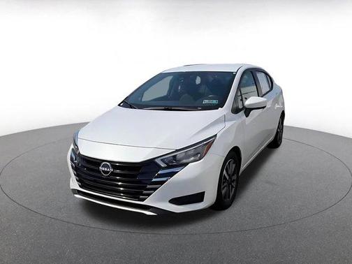 Aspen White Tricoat 2025 Nissan Versa 1.6 SV