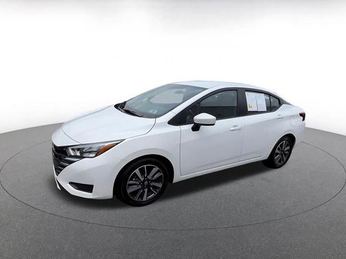 Aspen White Tricoat 2025 Nissan Versa 1.6 SV