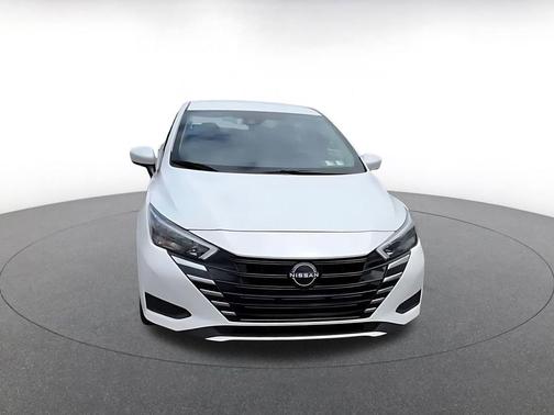 Aspen White Tricoat 2025 Nissan Versa 1.6 SV