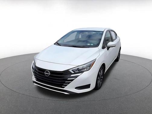 Aspen White Tricoat 2025 Nissan Versa 1.6 SV