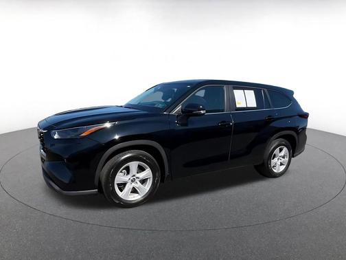 Midnight Black Metallic 2025 Toyota Highlander LE