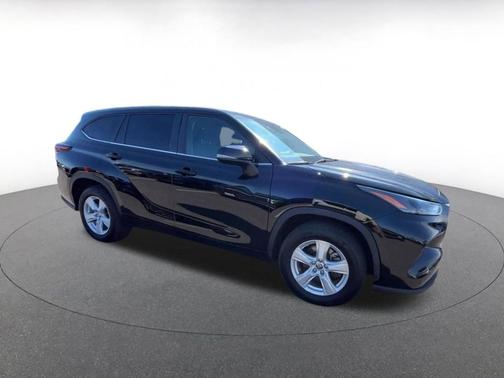 Midnight Black Metallic 2025 Toyota Highlander LE
