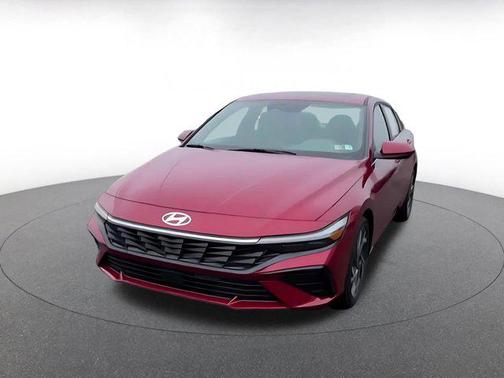 2025 Hyundai ELANTRA SEL