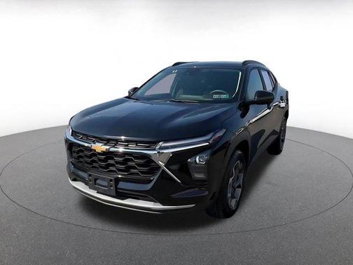 Mosaic Black Metallic 2025 Chevrolet Trax LT