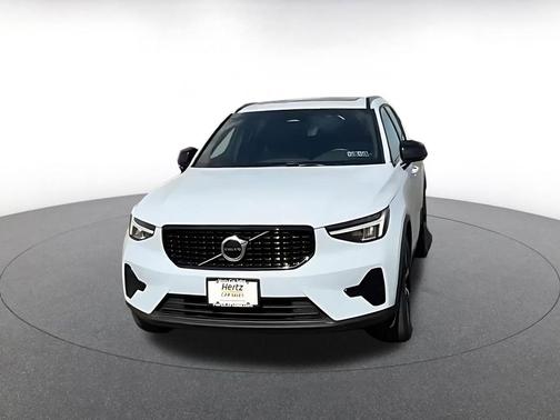 Blue 2024 Volvo XC40 CORE