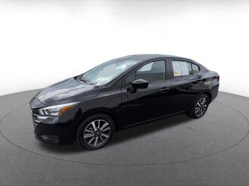 Super Black 2025 Nissan Versa 1.6 SV