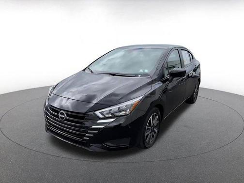 Super Black 2025 Nissan Versa 1.6 SV
