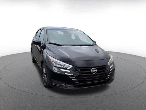 Super Black 2025 Nissan Versa 1.6 SV